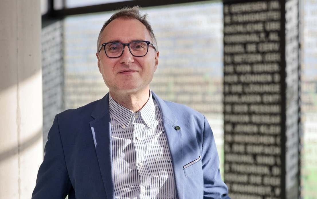 Portraitfoto Kai Arzheimer im Georg-Forster-Gebäude an der Johannes Gutenberg-Universität Mainz